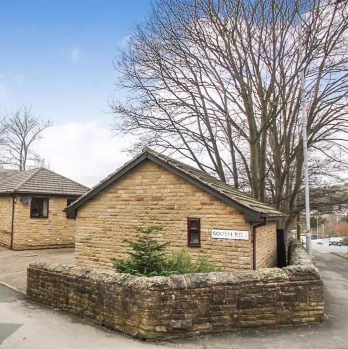 Lister Park Bradford Stylish 1Bed Coach House - Quiet & Tranquil Cottage & Parking Exterior photo